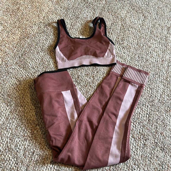 Fabletics seamless outfit - Picture 1 of 8